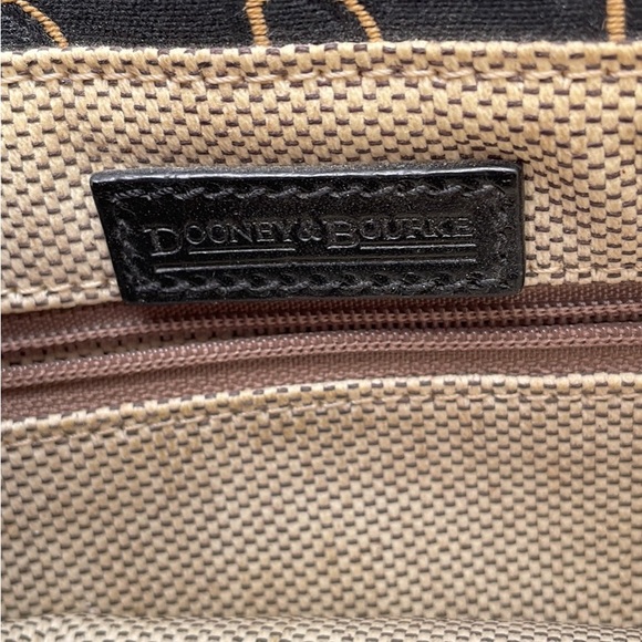 Dooney and Bourke handbag brand new no tags - Picture 1 of 5